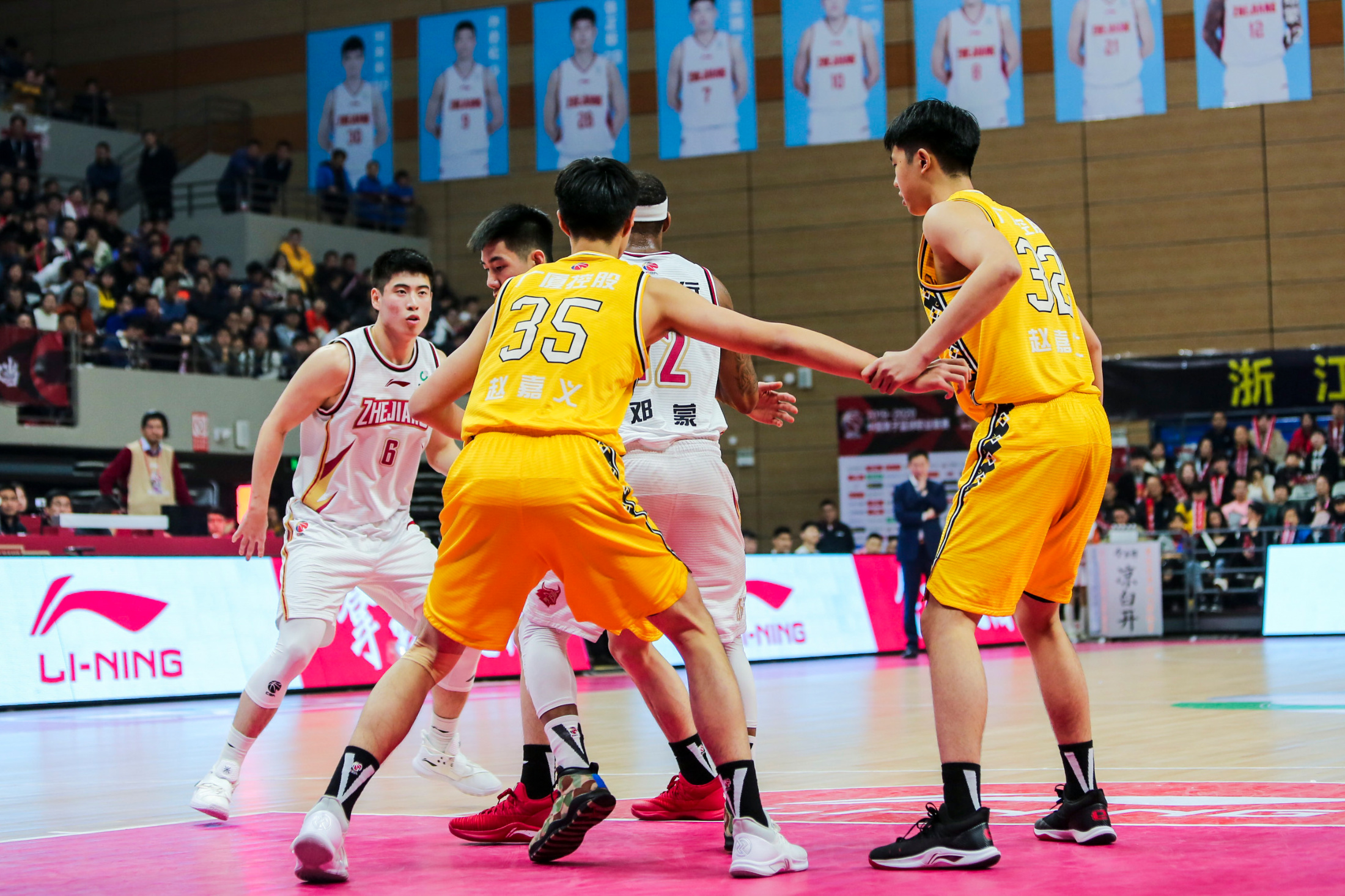 华体会官网入口重磅！广厦男篮绝杀压哨备战CBA季后赛辽宁本钢围绕欧超杯门线救险，风云突变布莱顿转会期伤情更新的简单介绍